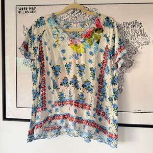 JOHNNY WAS 100% Silk Blouse Floral Scalloped Size XS Beautiful